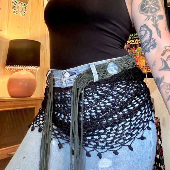 Vintage Green Suede Knotted Fringe O-Ring Belt 2000s - Picture 7 of 7